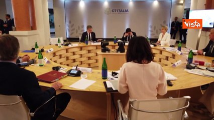 下载视频: G7 Esteri, il ministro ucraino Kuleba accolto con un applauso alla riunione