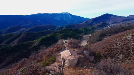 Chapelle Notre-Dame-de-la-Donne - face au Mont Ventoux - vue du ciel [4K]