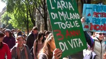 Friday for Future, studenti in piazza a Milano per l'ambiente e la Palestina