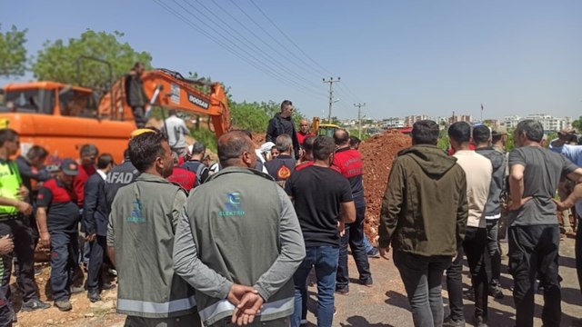 Boru döşerken göçük altında kalan işçi can verdi