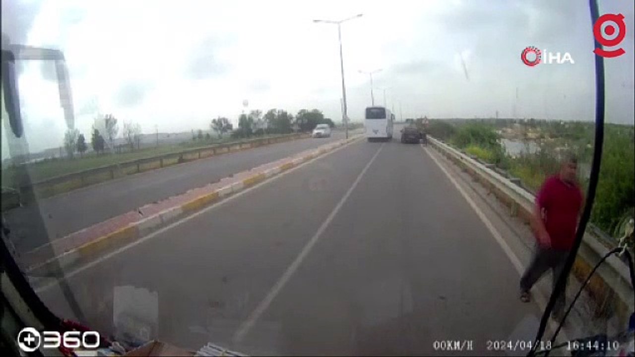 Seyir halindeki Tofaş otomobilin tekeri çıktı, o anlar kameraya yansıdı