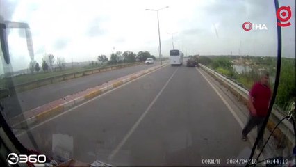 Seyir halindeki Tofaş otomobilin tekeri çıktı, o anlar kameraya yansıdı
