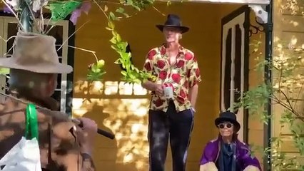 Sam Neill: DAS FARMILEE