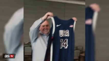 LeBron James, Steph Curry and Kawhi Leonard pose with the Team USA jersey