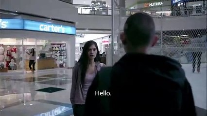 50 (o dos ballenas se encuentran en la playa) | Tráiler