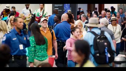 Amigos de las Vacaciones 2 | Clip 'Unleash The Beast'