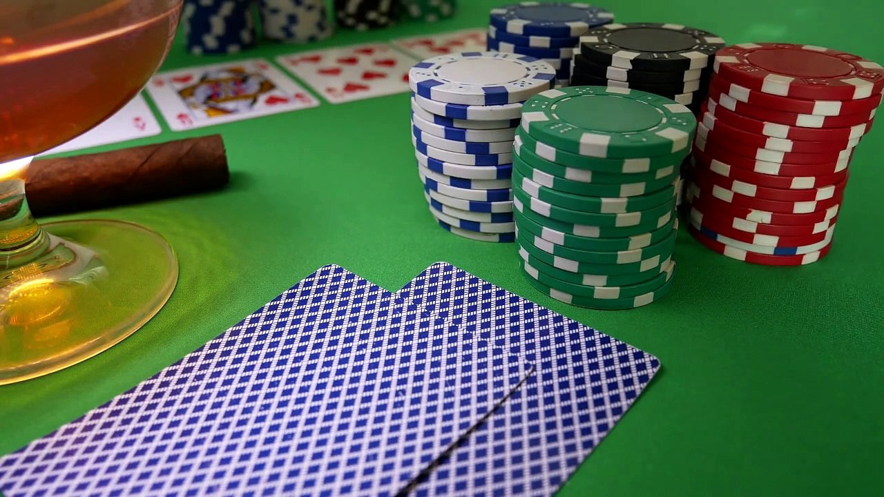 How to Play Poker: Top Strategies for Beginners!