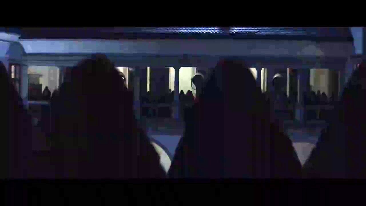 La Conspiración del Diablo | Clip 'Silent Night, Unholy Night'