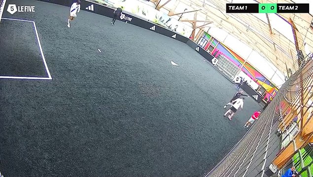 FUTBOL 19/04 à 11:06 - Football Terrain adidas (LeFive P18)