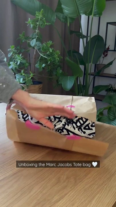 Unboxing the Marc Jacobs Tote Bag  #unboxing #marcjacobs #totebag #bag #purse #black #leather