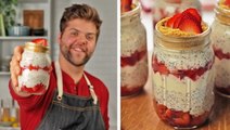 How to Make Strawberry Cheesecake Overnight Oats