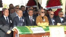 ANKARA Özgür Özel, CHP Grup Müdürü Bayraktar'ın cenazesine katıldı