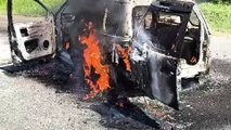 Carro de jardineiro pega fogo na Rodovia dos Minérios