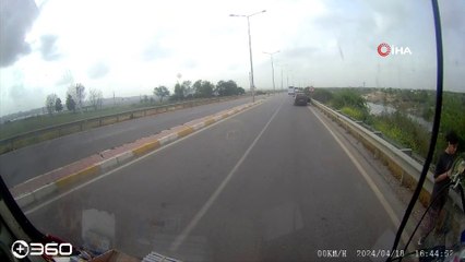 Seyir halindeki Tofaş otomobilin tekeri çıktı, o anlar kameraya yansıdı