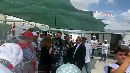 İzmir Kadın Platformu'na erkek müdahalesi! Zorla mikrofonu ellerinden almak istedi