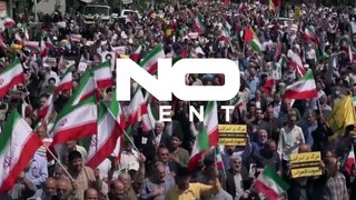 إيرانيون يملأون شوارع طهران ويرددون 