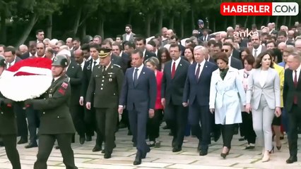 Özgür Özel: Saçlarımı boyatmadım sadece kestirdim, fotoğraf açılarından dolayı farklı çıkmış