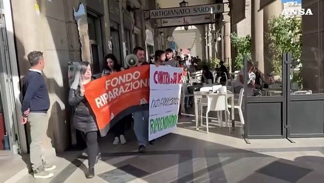Cagliari, Fridays for future in corteo: Il petrolio non si beve