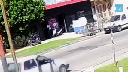 La Plata: el momento en el que el delincuente cayó abatido por un comerciante