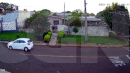 Câmera registra carro passando pela Rua Ari Barroso pouco antes de acidente no Brasília