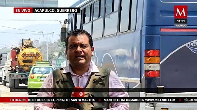 Normalistas bloquean la Autopista del Sol, Guerrero