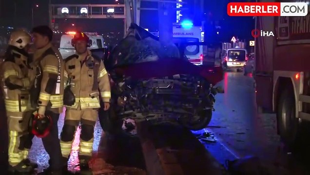 Direksiyon hakimiyeti kaybeden otomobil sürücüsü aydınlatma direğine çarptı: 1 ölü