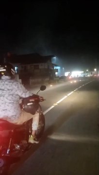 Caminhão bate em poste e causa explosões em frente a hospital de Joinville