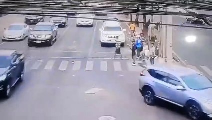 Cámaras captan el incidente de la mujer con el limpiaparabrisas