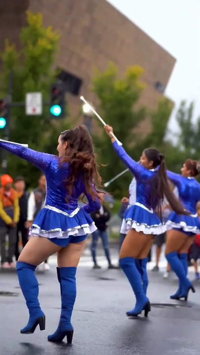 HERMOSA Cachiporristas de BANDA EL PULGARCITO