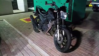 Motocicleta furtada é localizada pela PM no bairro Santa Cruz
