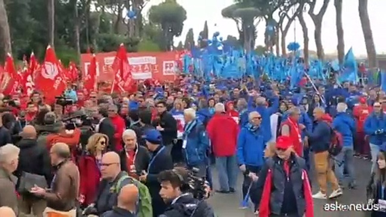 Cgil e Uil in piazza, "per il lavoro e il paese reale"