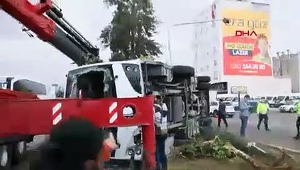 Otel servis aracı devrildi: 19 kişi yaralandı