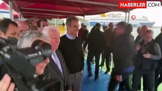 Yunanistan Başbakanı Türk turistleri karşıladı