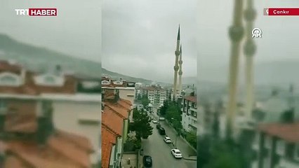 Çankırı'da cami minaresi fırtınada yıkıldı