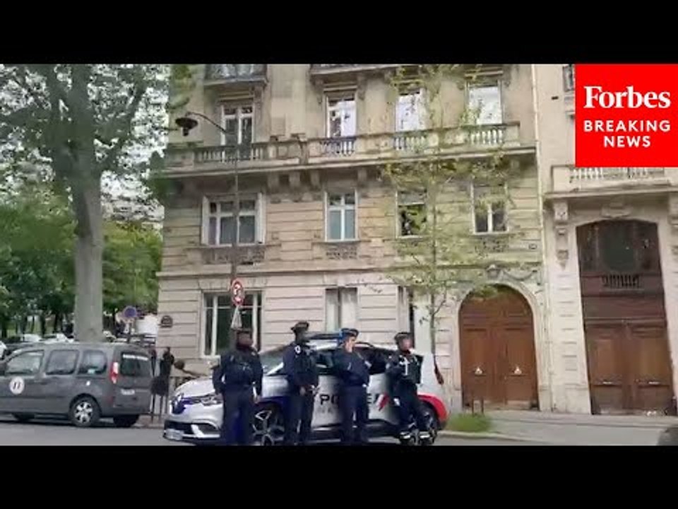 JUST IN: Man Reportedly Threatens To Blow Himse...