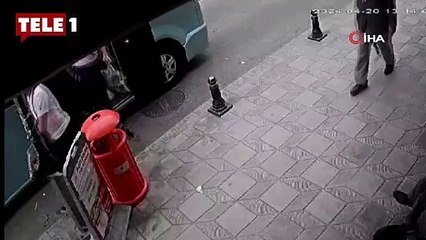 Çatıdan taş yağdı vatandaşlar kıl payı kurtuldu