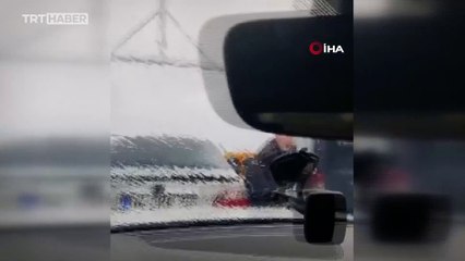 Arabalı vapurda dalgalar araçların camlarını kırdı