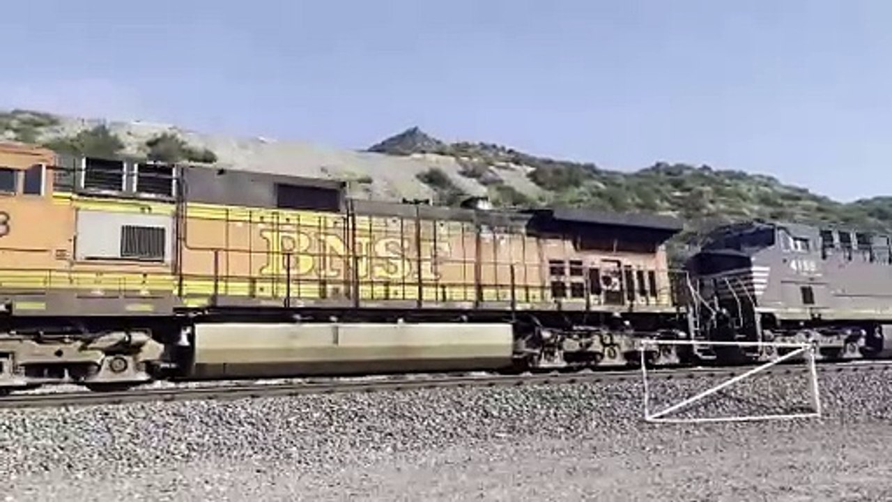 BNSF 7941 Westbound Intermodal Meets BNSF 3840 Another Westbound Manifest Train at Blue Cut CA