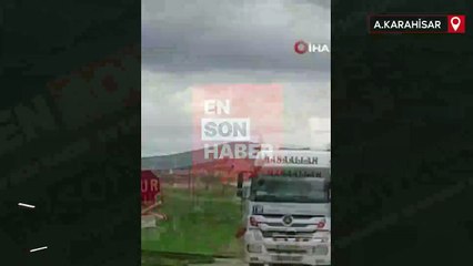 Afyonkarahisar'da hemzemin geçitte mahsur kalan tıra tren çarptı