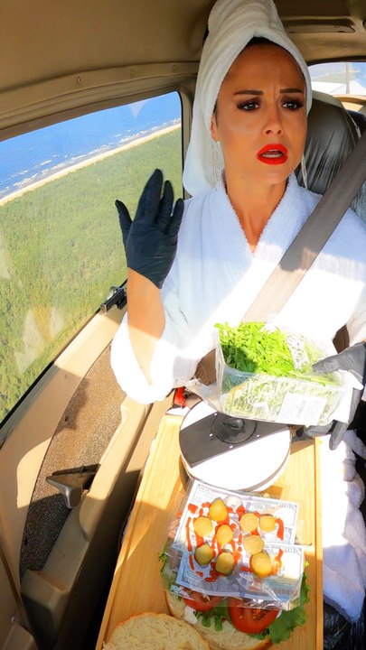 How to make delicious burger on the plane 