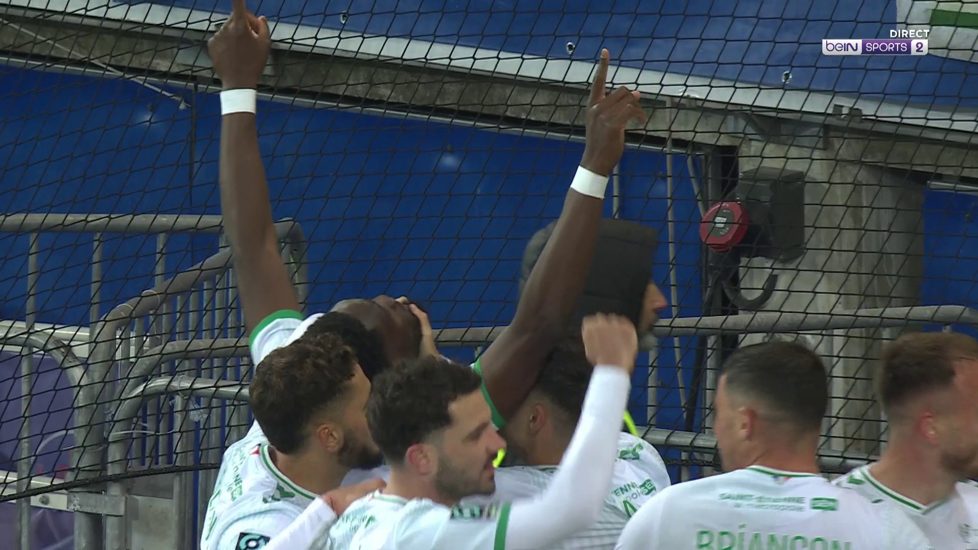 Ligue 2 : Saint-Etienne fait craquer Grenoble par Batubinsika