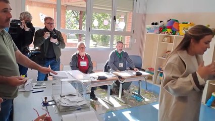 Candidata de Sumar vota sin papeleta: ¿Qué ocurrió? 🗳️