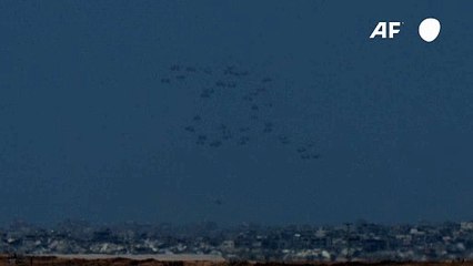 إنزال مساعدات إنسانية فوق غزة