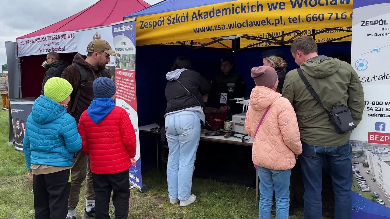 Pierwszy piknik rodzinny "Zaprzyjaźnij się z dronem" w Aeroklubie Włocławskim