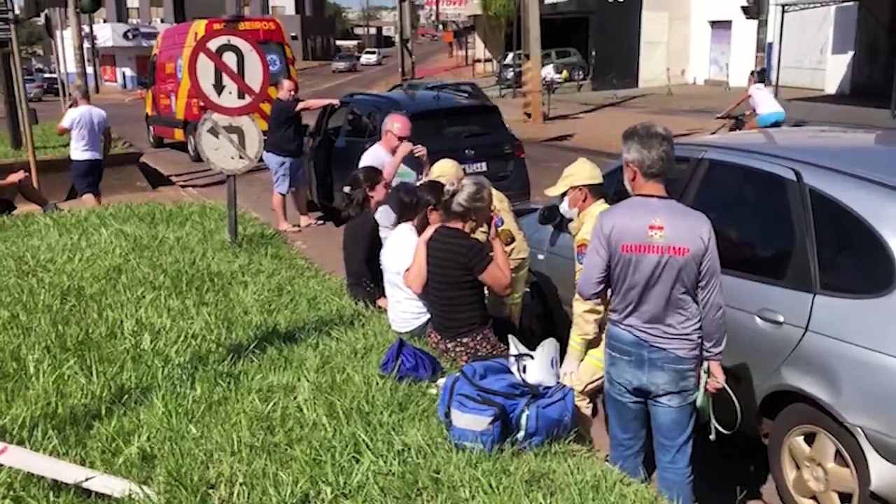 T-Cross, Renault Scenic e Celta se envolvem em colisão na Avenida Carlos Gomes