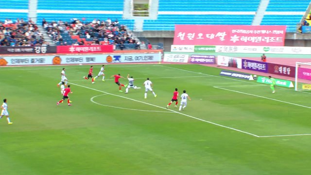 '야고 해트트릭' 강원, 인천 꺾고 4위 도약 / YTN