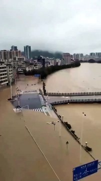 Le bassin du fleuve Beijiang, dans le Guangdong, a subi la quatrième plus grande inondation de l'histoire et la plus grande inondation en avril. De nombreuses villes côtières ont été inondées.