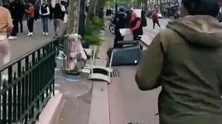 Dégats considérables à Paris après une manifestation d'afghans