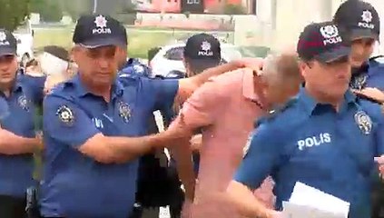 Polise silahlı tehdit: ''Siz kimsiniz, sizi geberteceğim''