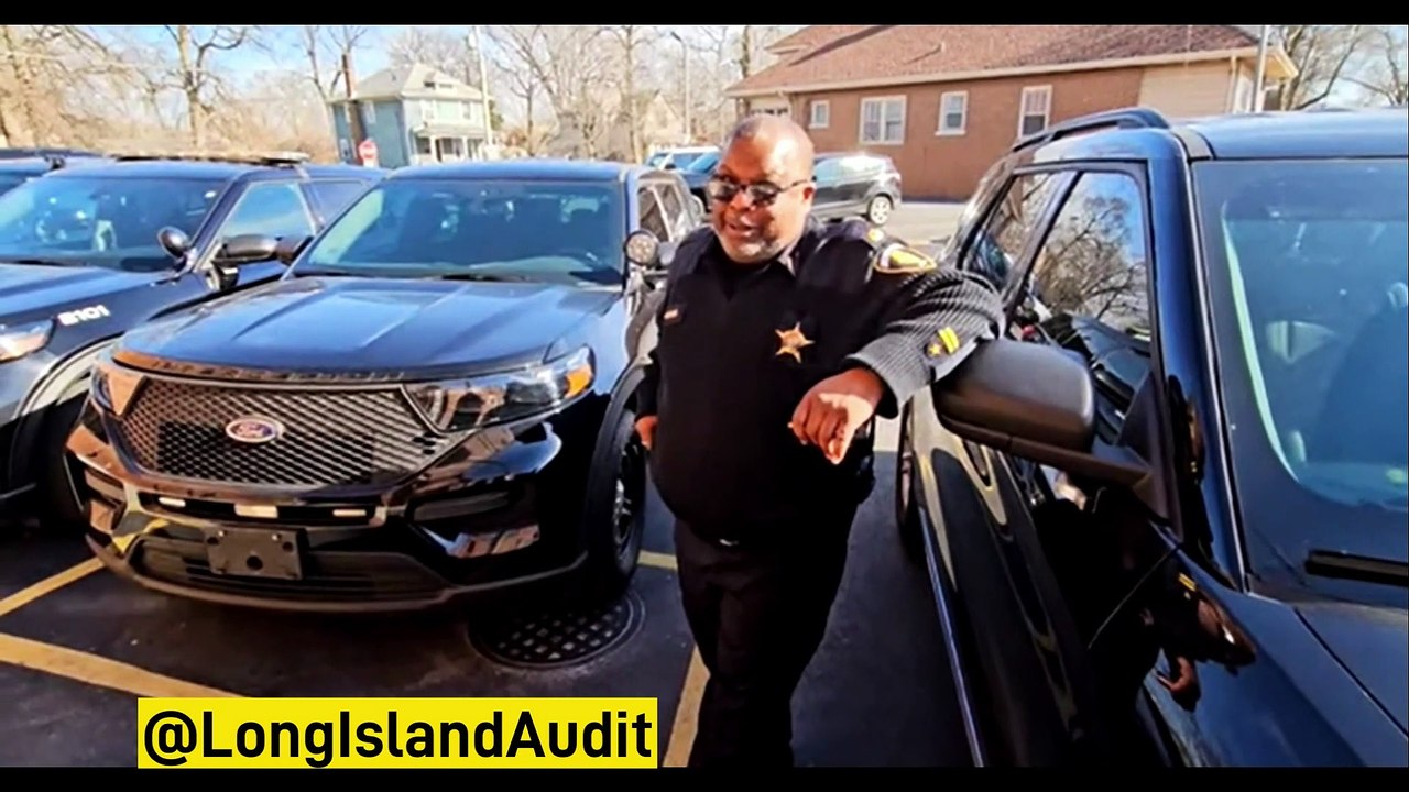 Police in Dolton, Illinois are terrified of whites. Bay A